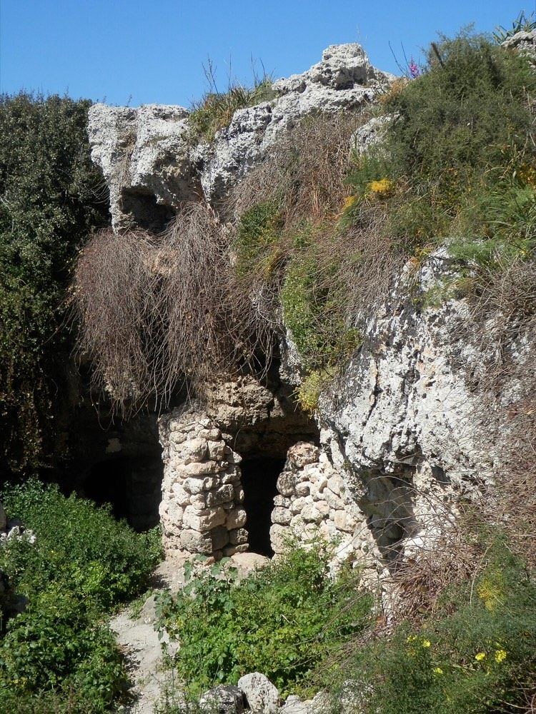 Rock-cut cave dwellings at Għar il-Kbir, Dingli